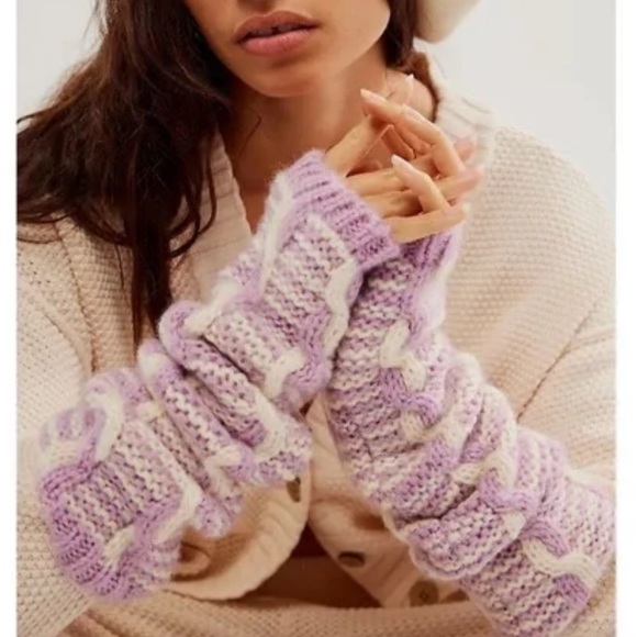 Free People Mariella Chunky Arm Warmers Pink/Cream Combo - Picture 1 of 7